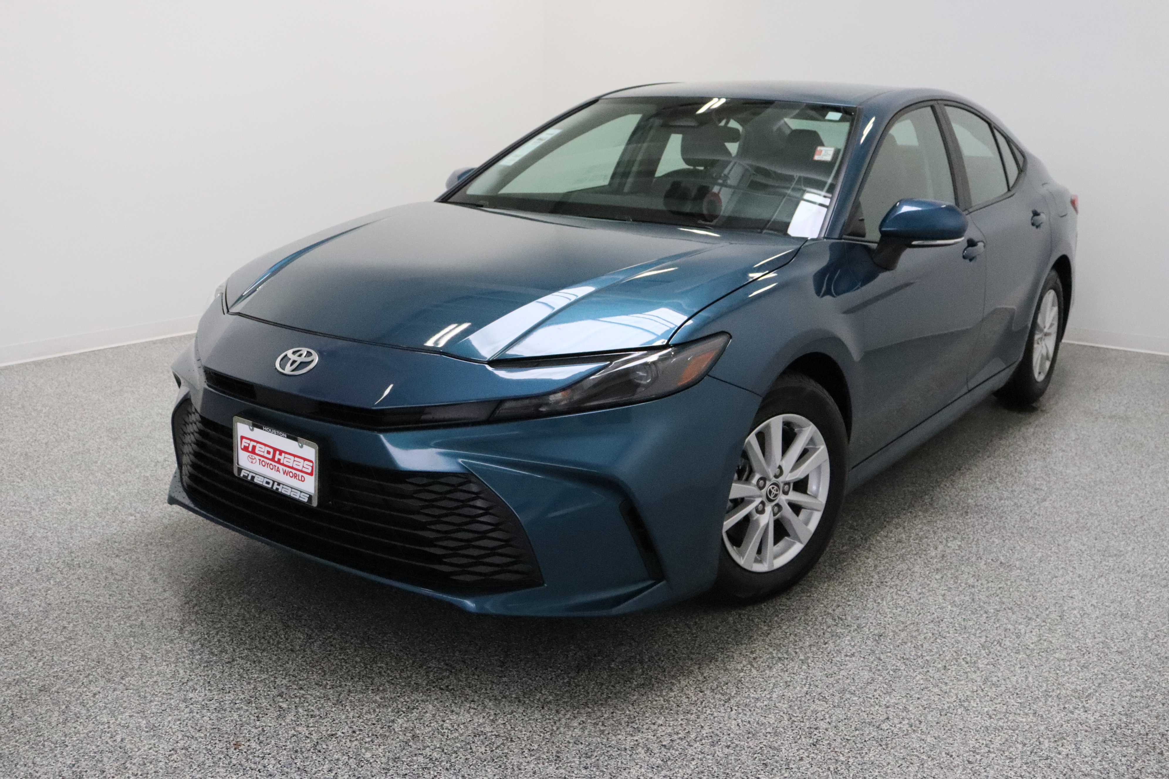 Used 2025 Toyota Camry LE FWD image 2
