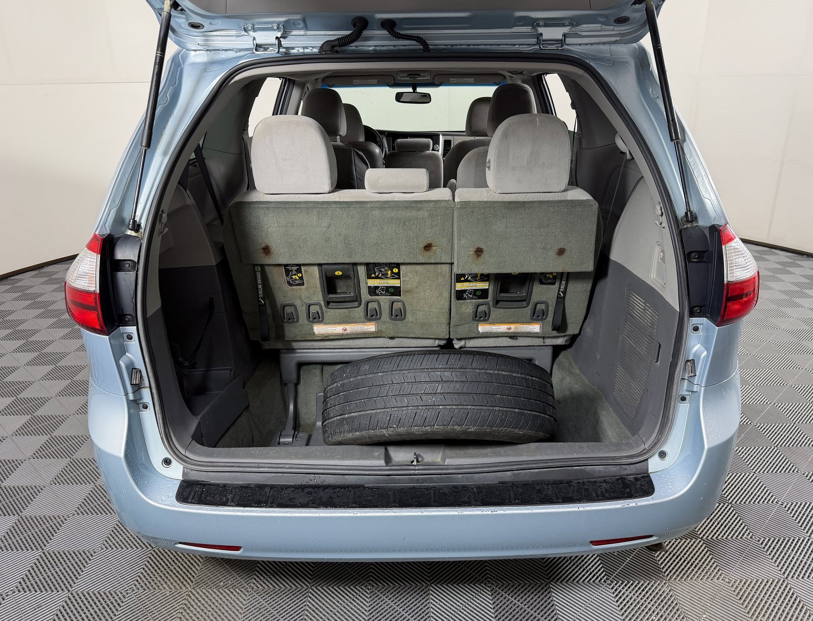 Used 2015 Toyota Sienna LE image 8