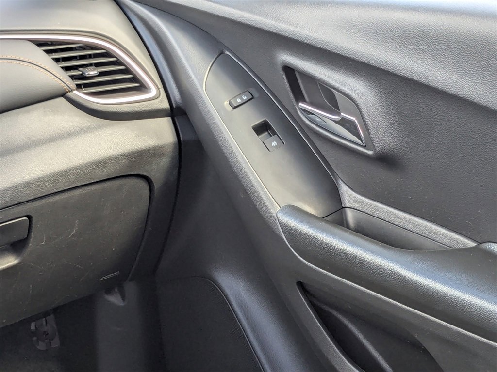 Certified 2022 Chevrolet Trax LT w/ LT Convenience Package image 14