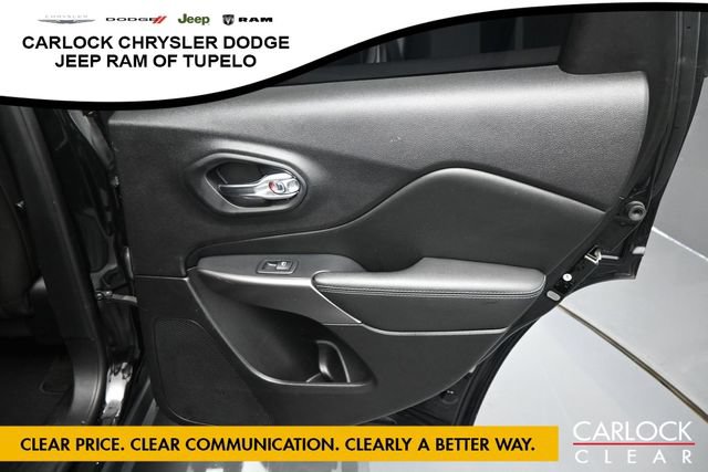 Used 2021 Jeep Cherokee Latitude FWD image 29