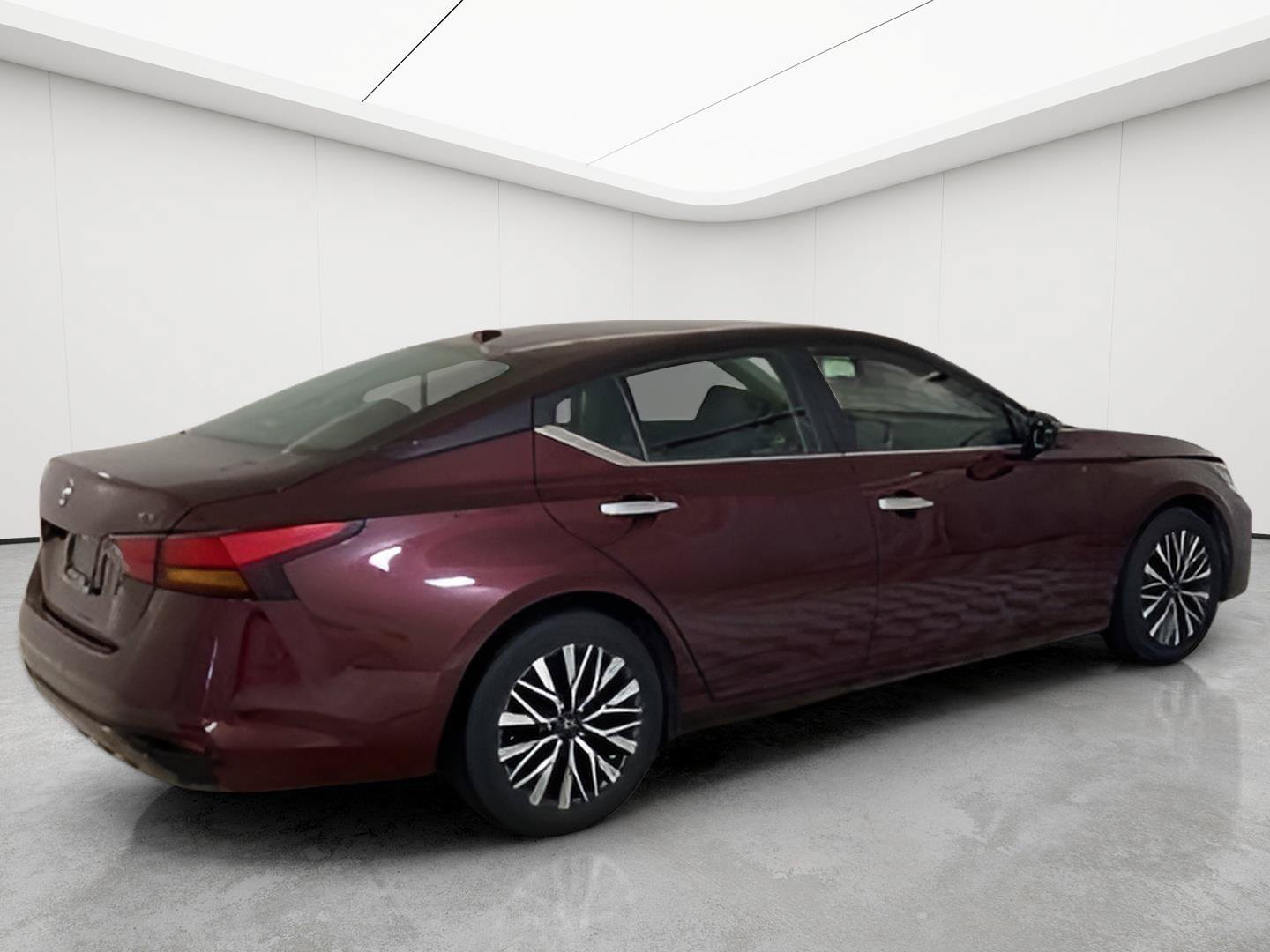 Used 2024 Nissan Altima 2.5 SV FWD image 3