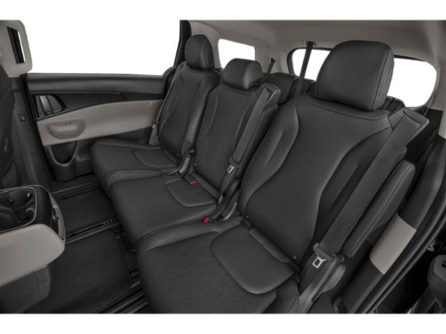 Used 2025 Kia Carnival FWD image 15