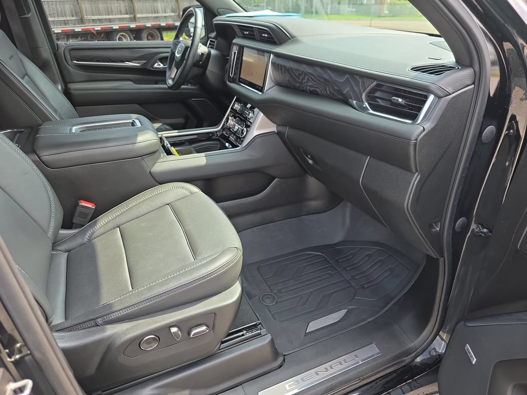Used 2021 GMC Yukon Denali w/ Denali Premium Package RWD image 40
