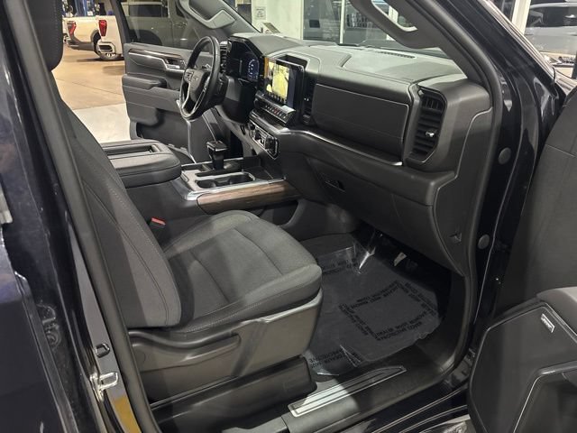 Used 2022 Chevrolet Silverado 1500 LT Trail Boss w/ Convenience Package II AWD/4WD image 38