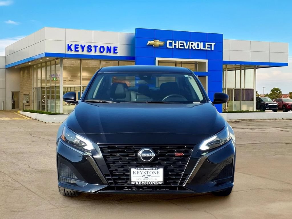 Used 2024 Nissan Altima 2.5 SR FWD image 2