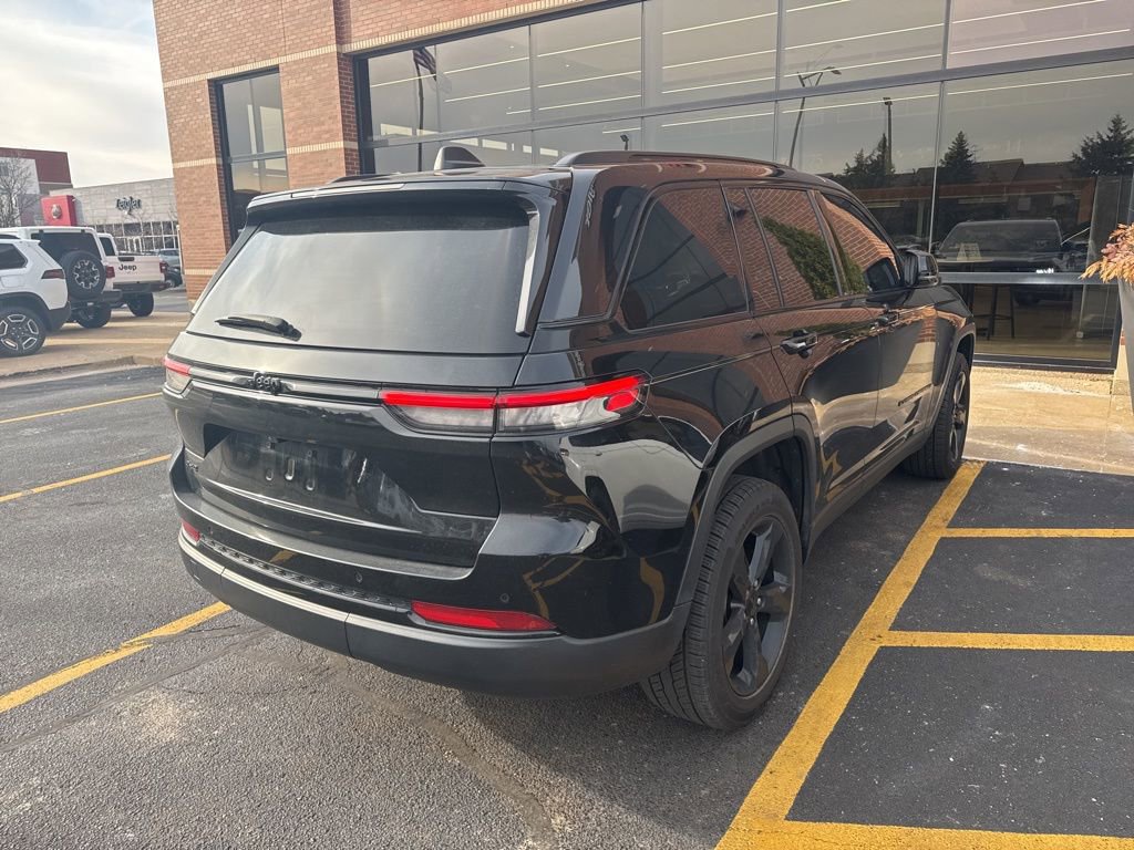Used 2023 Jeep Grand Cherokee Altitude image 11