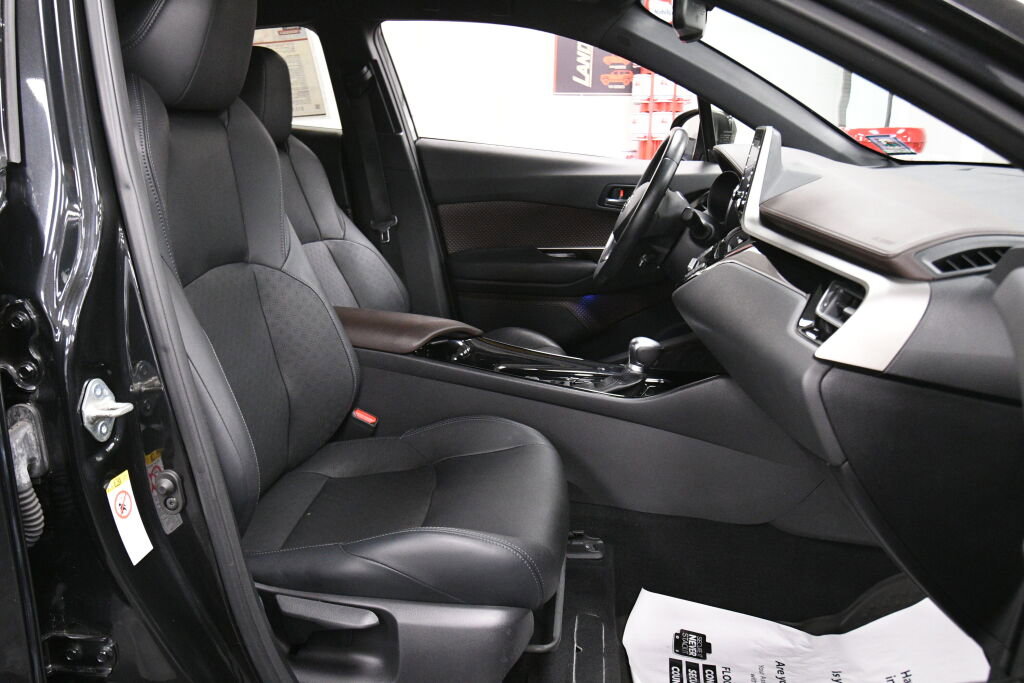 Used 2019 Toyota C-HR Limited image 25