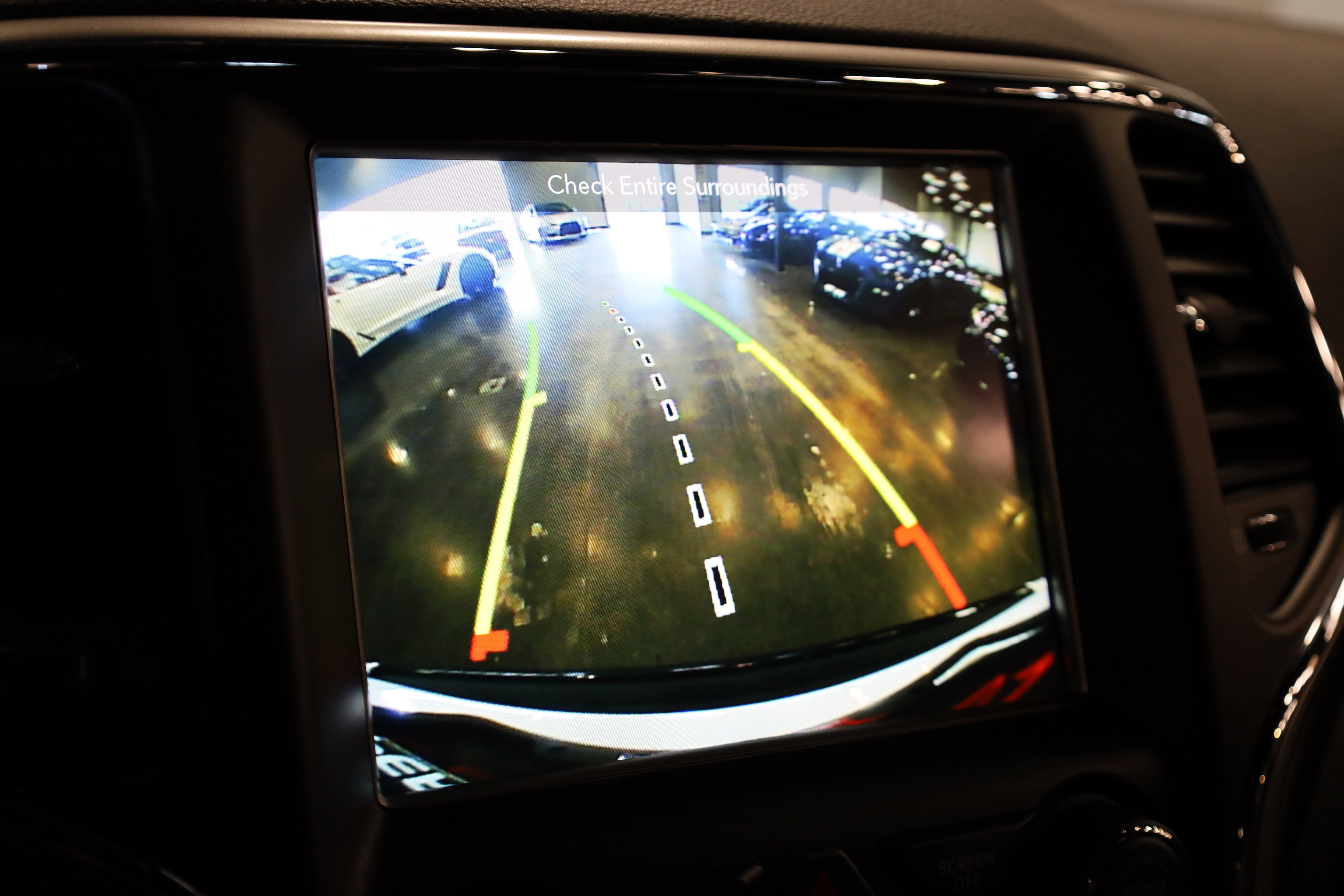 Used 2018 Jeep Grand Cherokee Altitude image 27