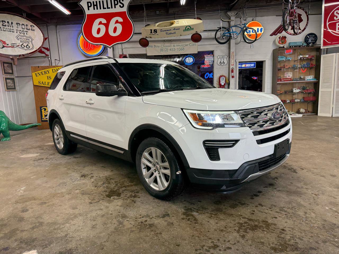 Used 2018 Ford Explorer XLT image 7