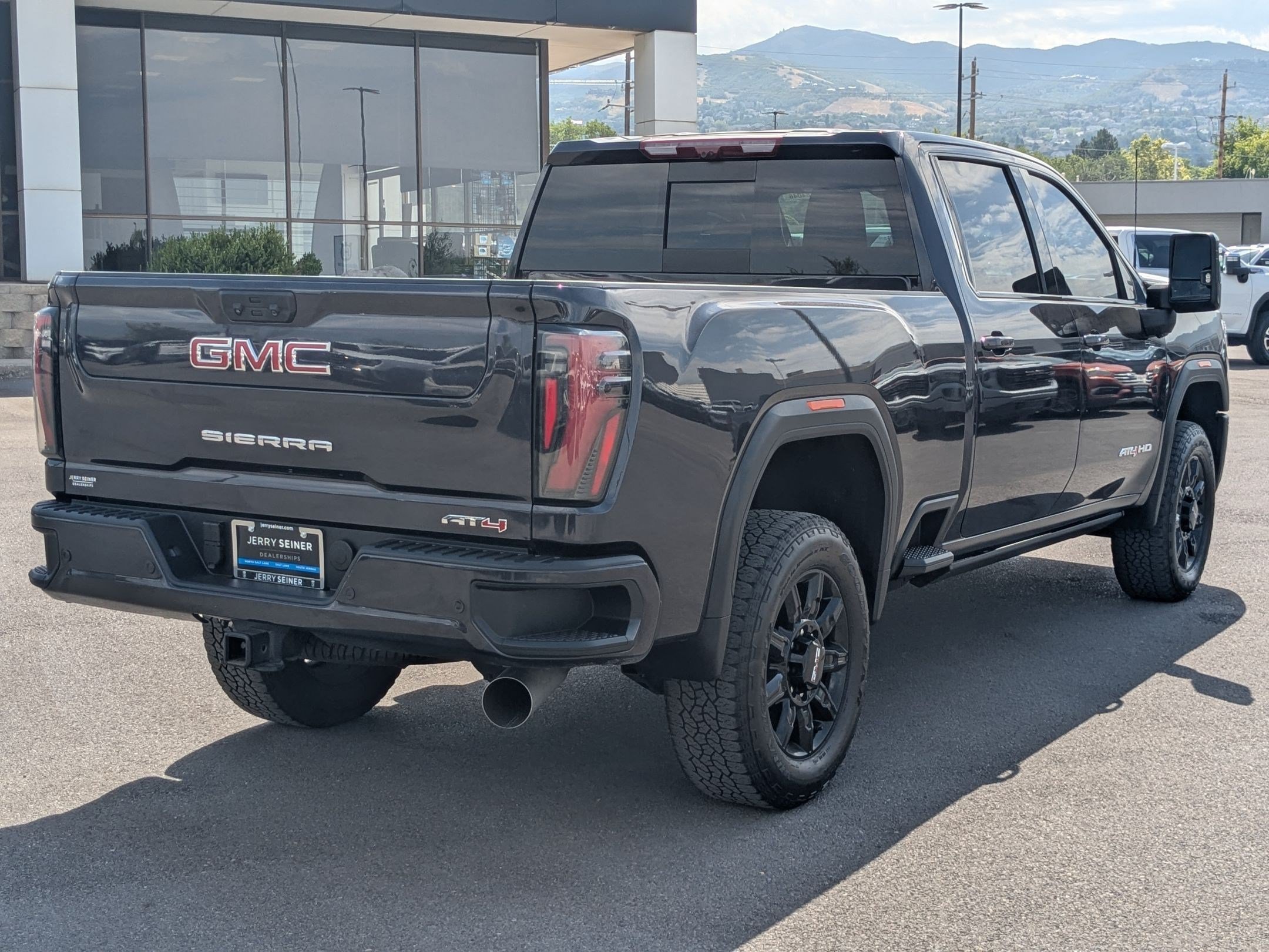 Used 2025 GMC Sierra 3500 AT4 w/ AT4 Premium Plus Package AWD/4WD image 6