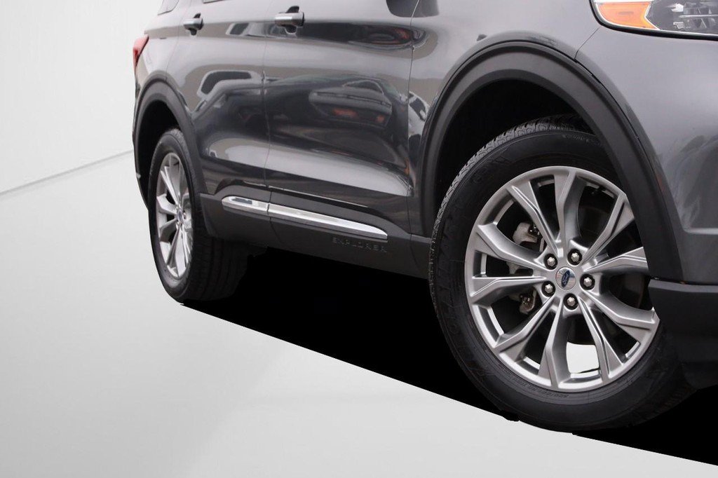 Used 2022 Ford Explorer Limited w/ Equipment Group 301A AWD/4WD image 3