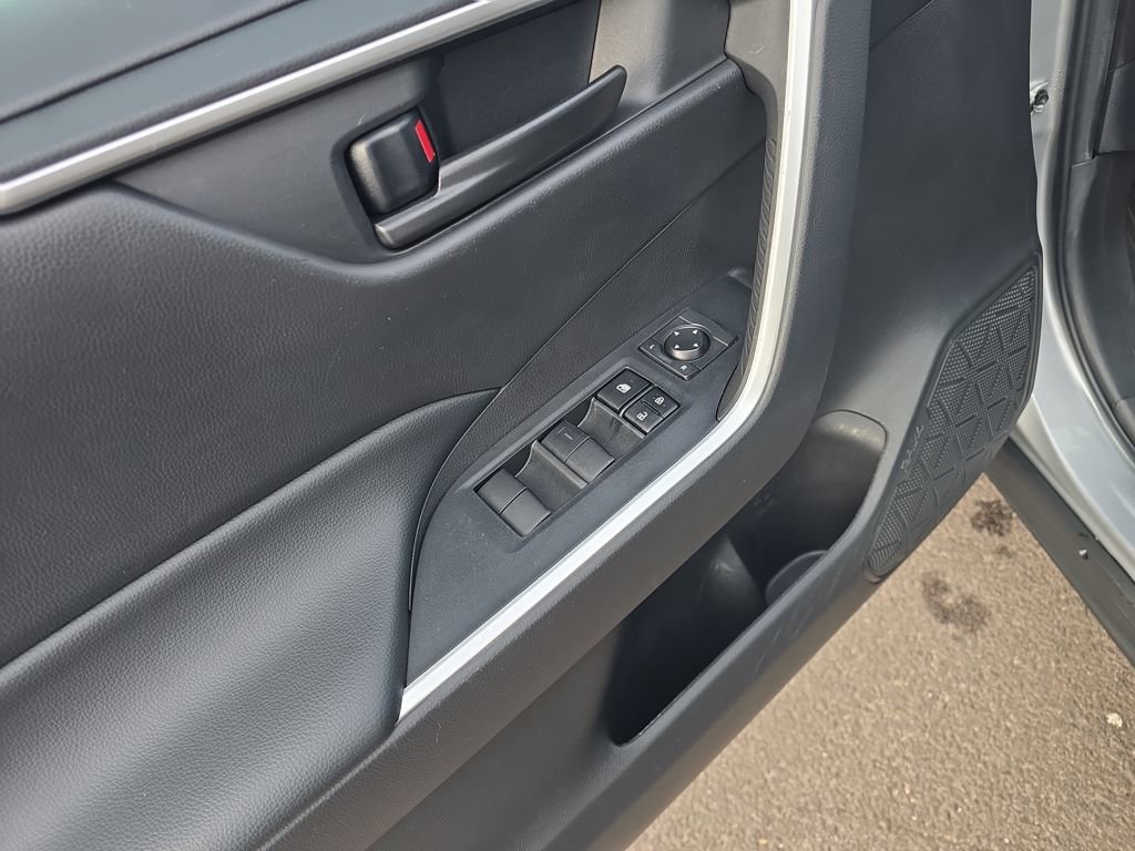 Used 2023 Toyota RAV4 LE image 12
