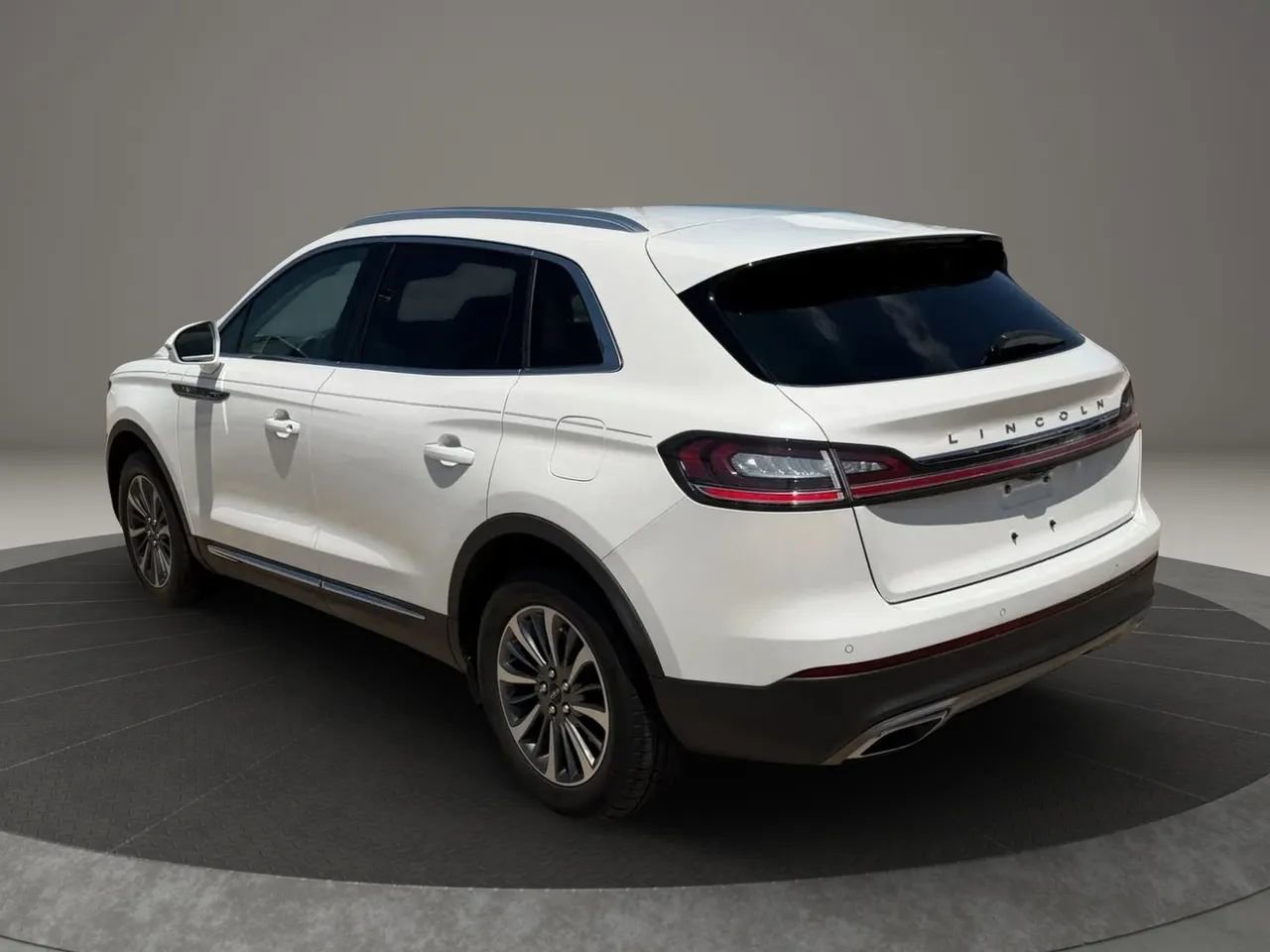 Used 2021 Lincoln Nautilus FWD w/ Equipment Group 101A image 26