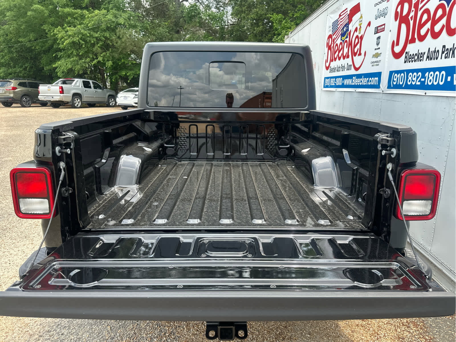 New 2025 Jeep Gladiator Sport image 25