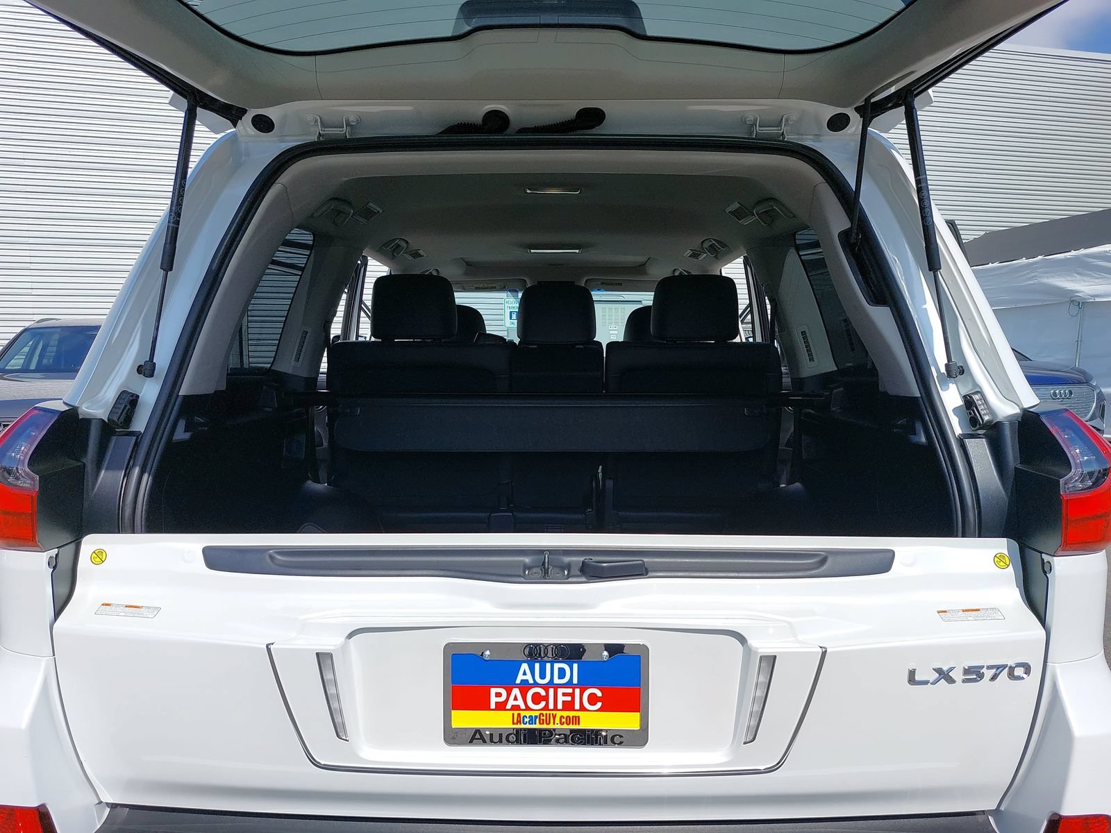 Used 2018 Lexus LX 570 4WD image 12