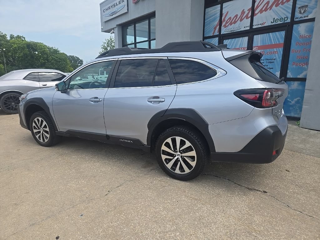 Used 2023 Subaru Outback Premium AWD/4WD image 8
