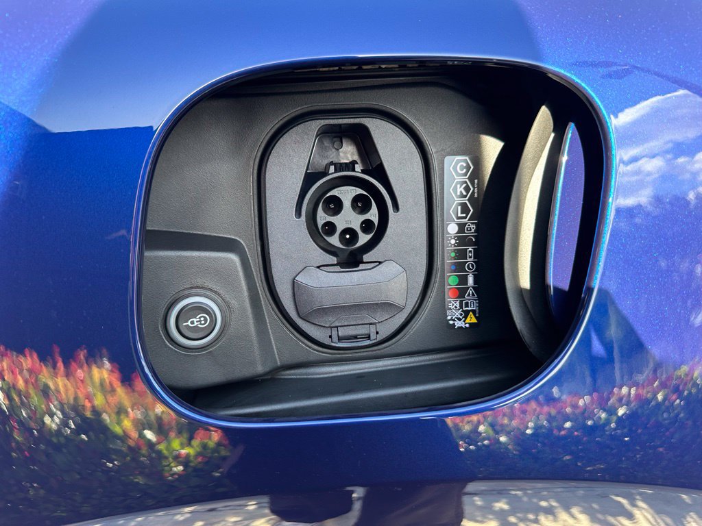 Used 2026 Porsche Macan 4 Electric AWD/4WD image 43
