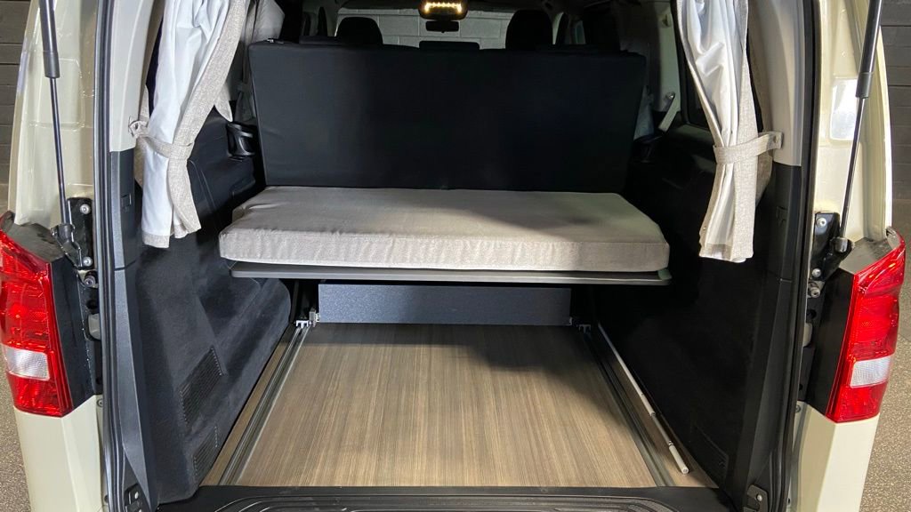 Used 2021 Mercedes-Benz Metris Passenger image 13