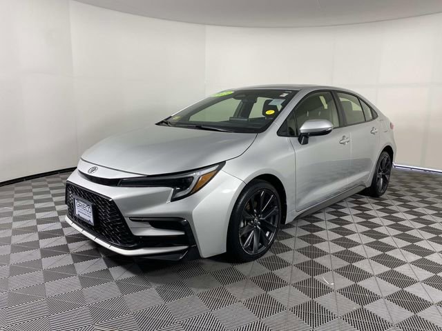 Used 2023 Toyota Corolla SE w/ SE Premium Package image 4