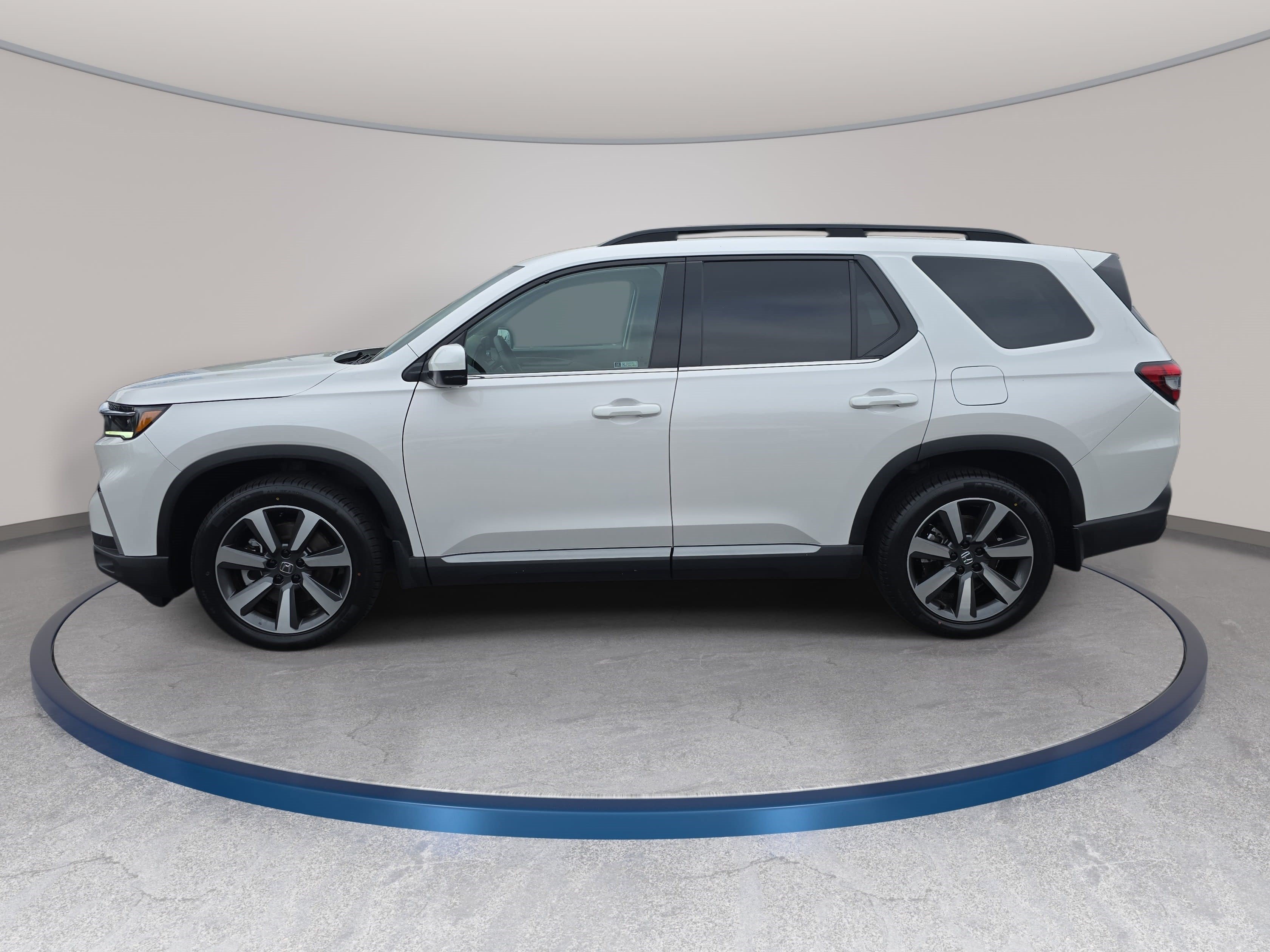 Certified 2024 Honda Pilot Touring image 8