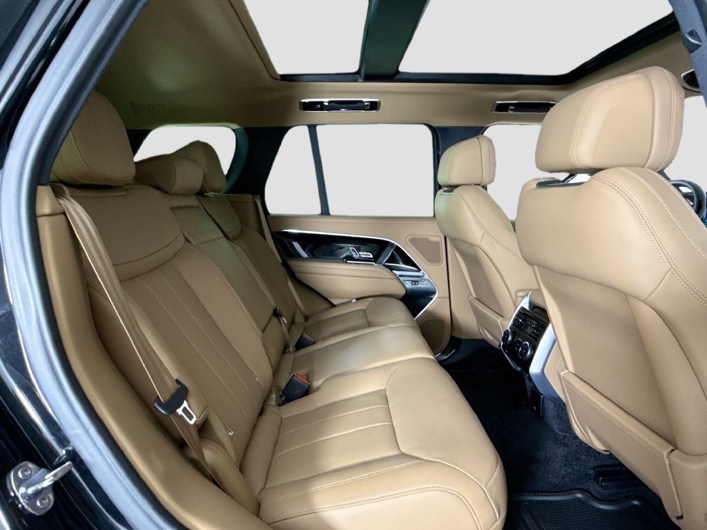Used 2025 Land Rover Range Rover SE AWD/4WD image 15