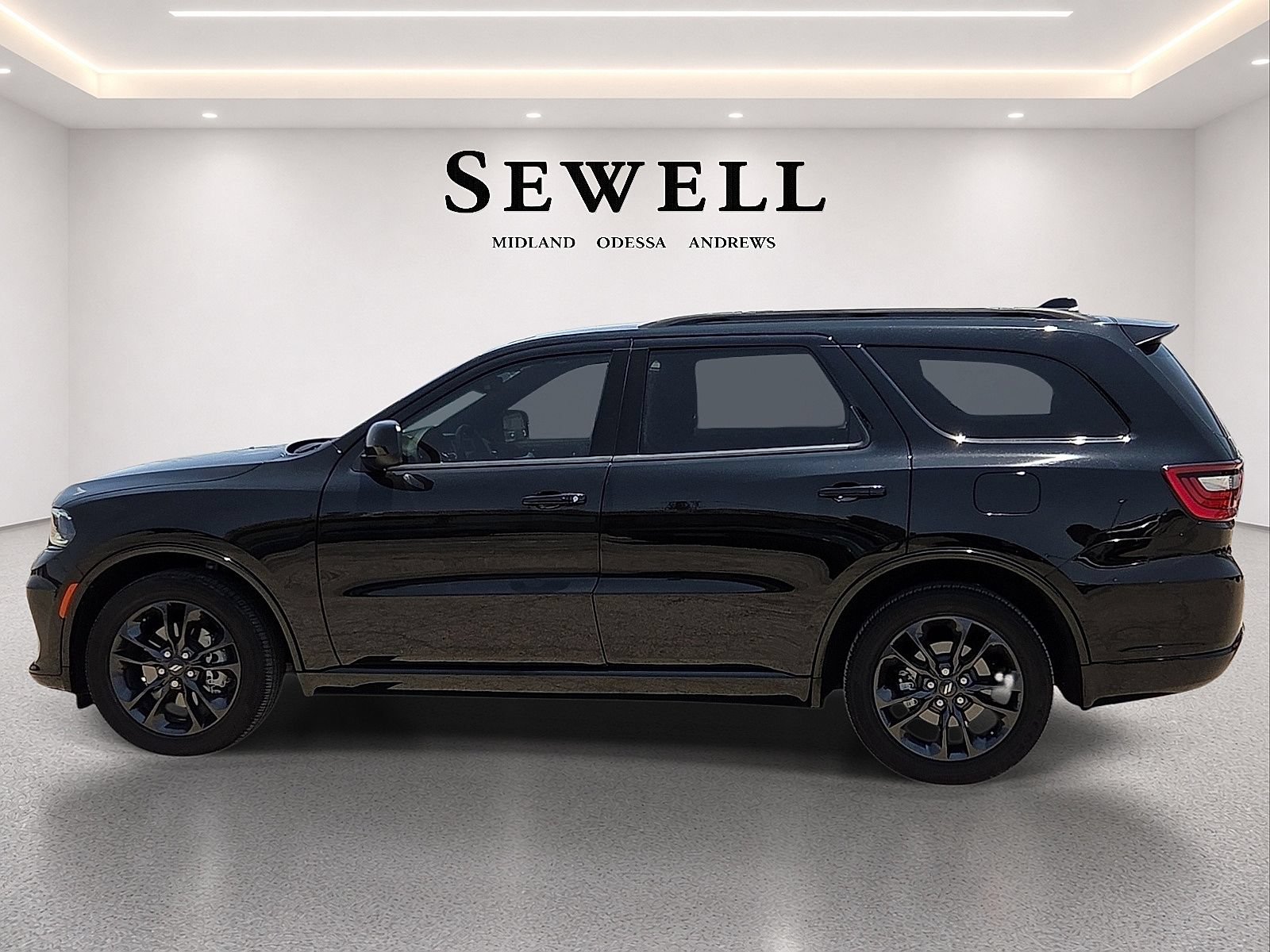 Used 2024 Dodge Durango SXT w/ SXT Blacktop Group RWD image 2