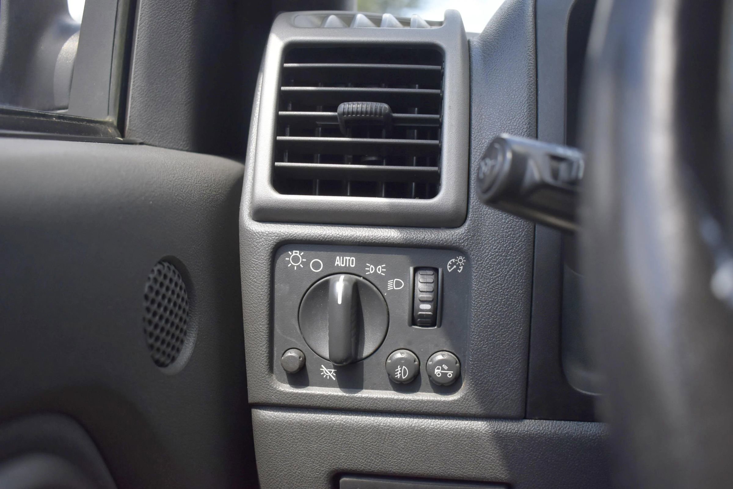 Used 2005 Chevrolet Colorado LS image 21