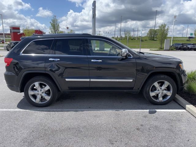 Used 2013 Jeep Grand Cherokee Overland Summit AWD/4WD image 2