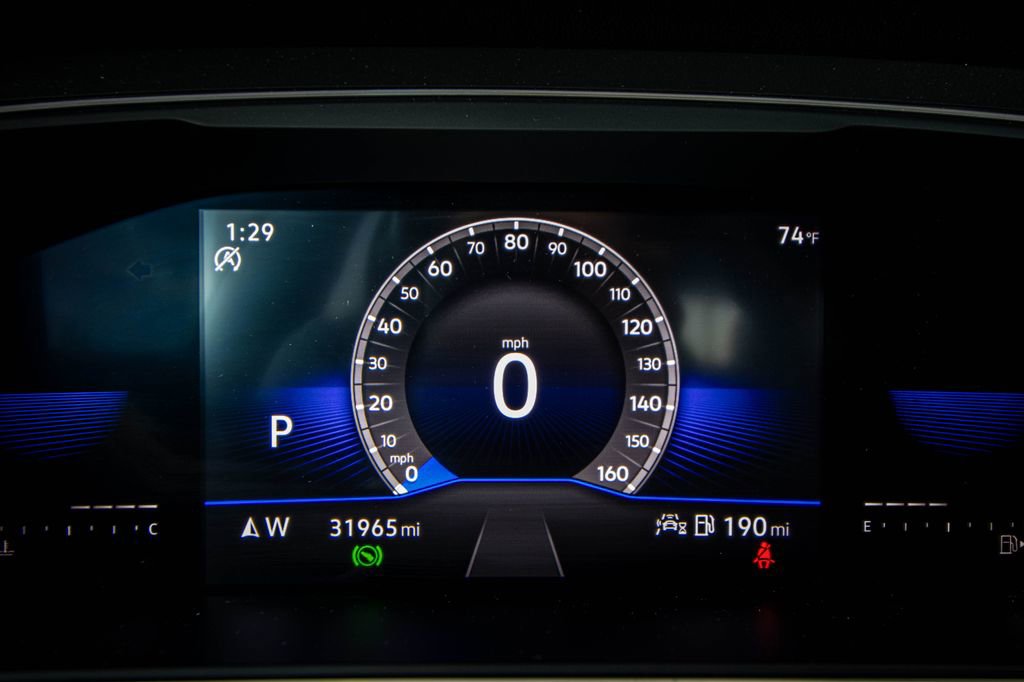 Used 2023 Volkswagen Tiguan SE R-Line image 38