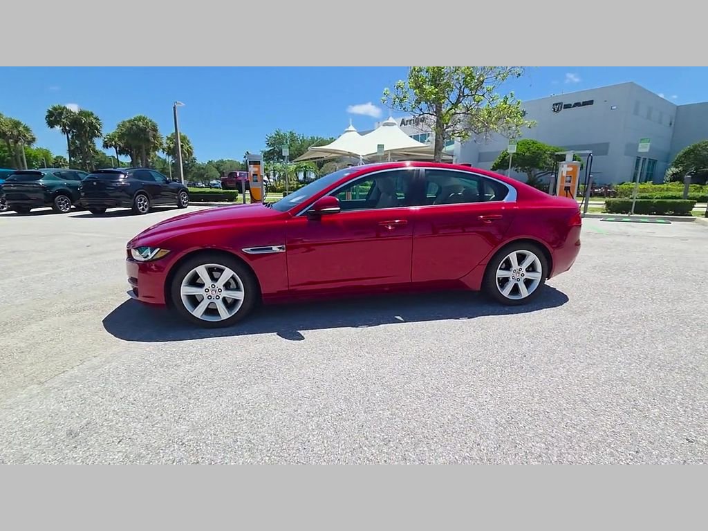 Used 2017 Jaguar XE Premium RWD image 11