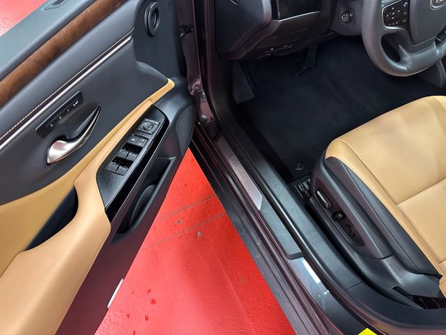 Used 2023 Lexus ES 350 w/ Premium Package FWD image 9