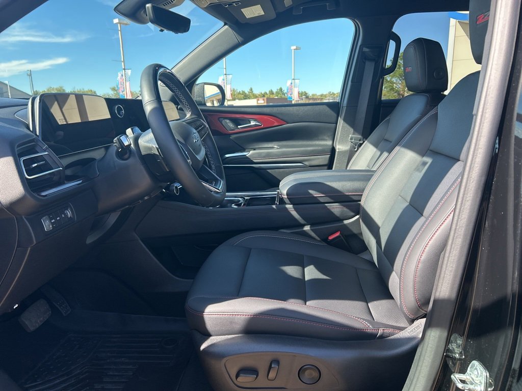 Used 2025 Chevrolet Traverse Z71 w/ Enhanced Driving Package image 10