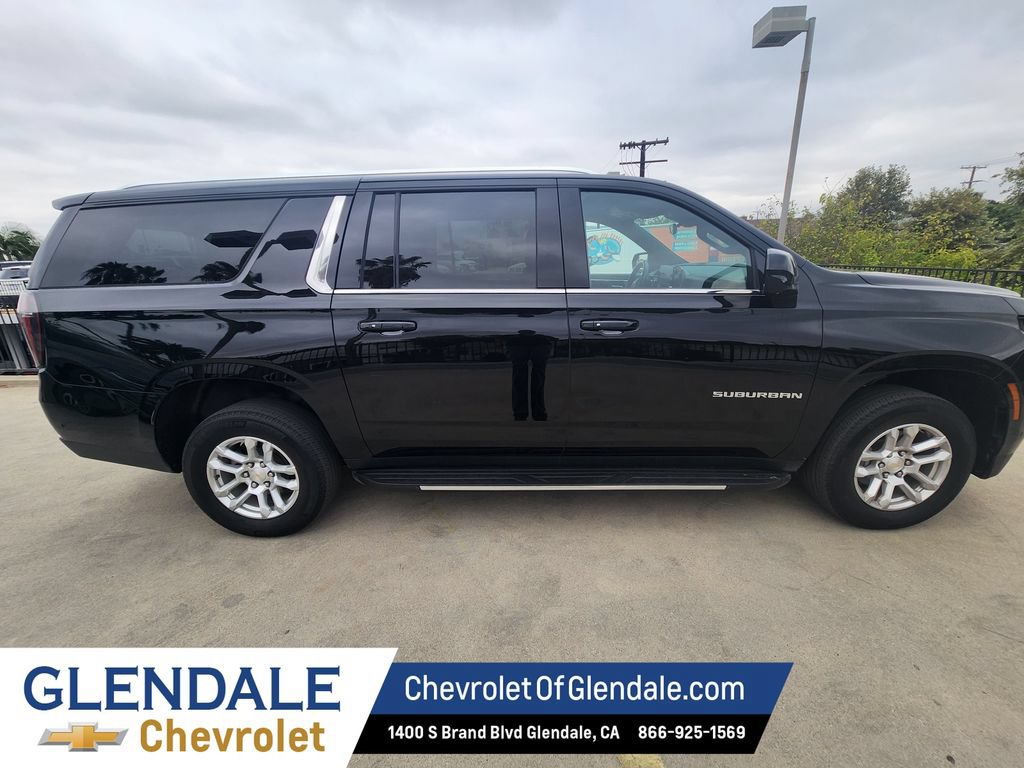 Used 2025 Chevrolet Suburban LT AWD/4WD image 7