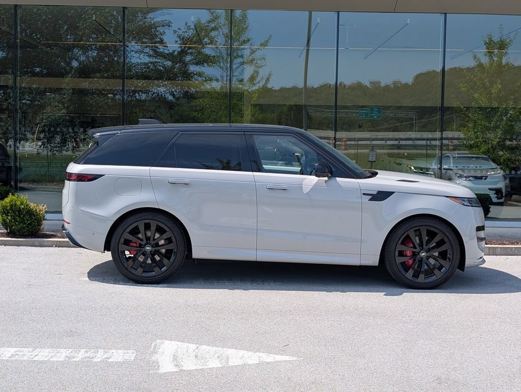 Used 2024 Land Rover Range Rover Sport Dynamic SE AWD/4WD image 8