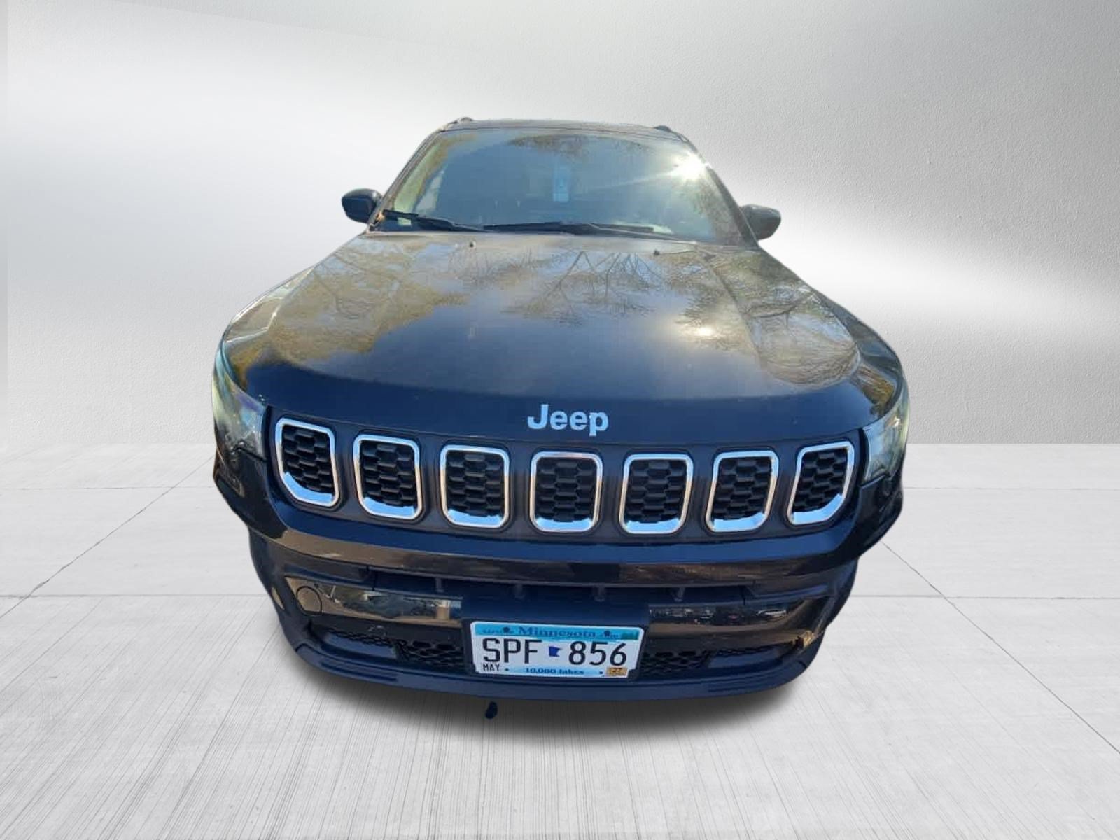 Used 2025 Jeep Compass Latitude w/ Convenience Group AWD/4WD image 2