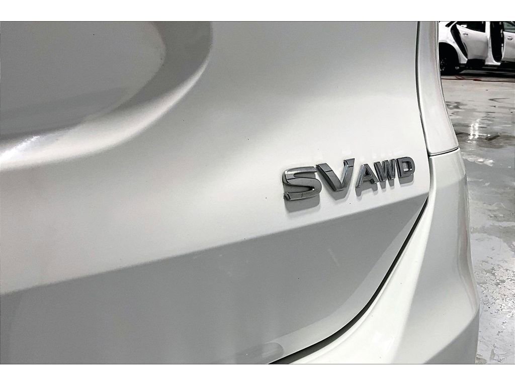 Used 2016 Nissan Rogue SV image 9