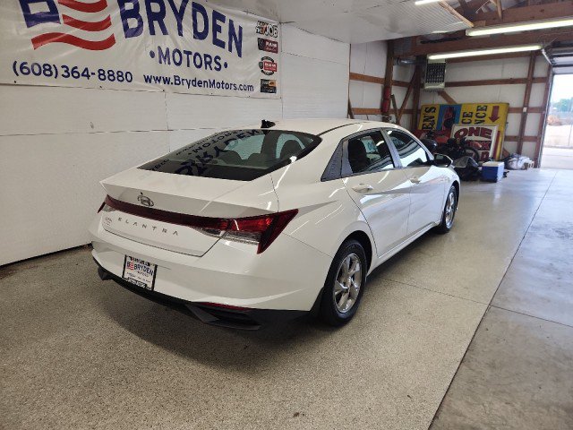 Used 2022 Hyundai Elantra SE image 3