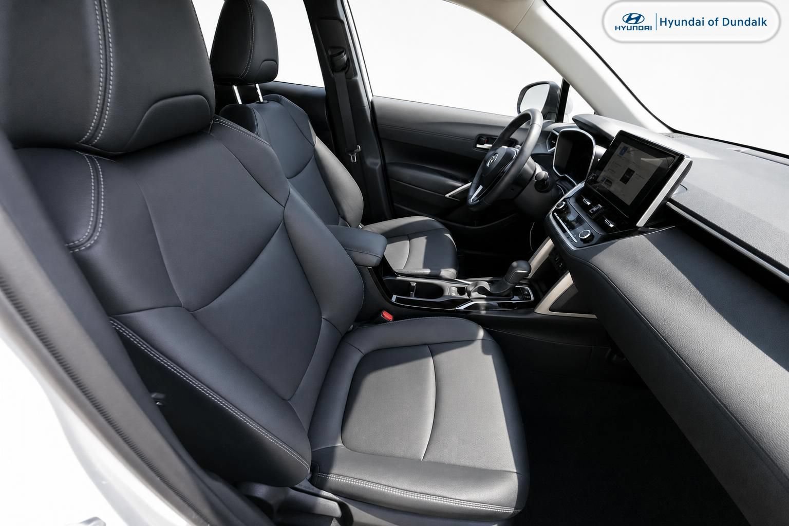 Used 2025 Toyota Corolla Cross XLE w/ Convenience Package FWD image 7