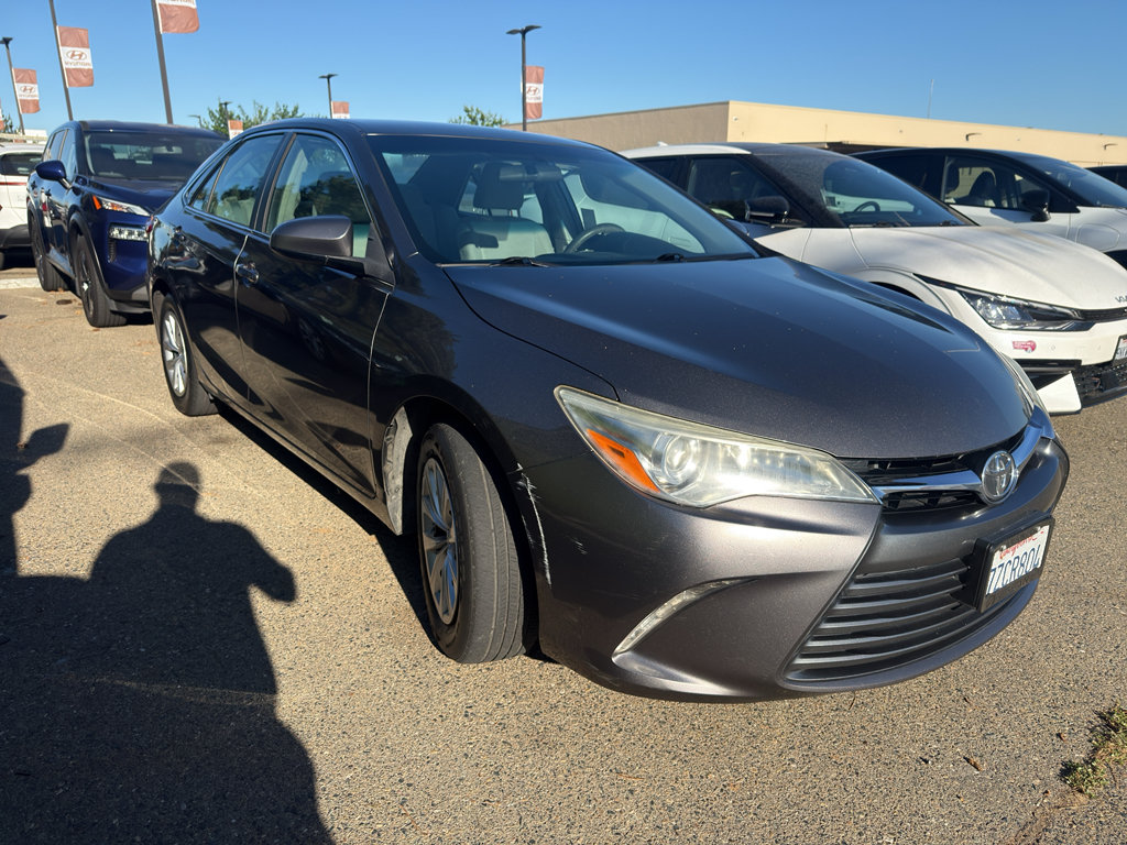 Used 2017 Toyota Camry LE FWD image 3