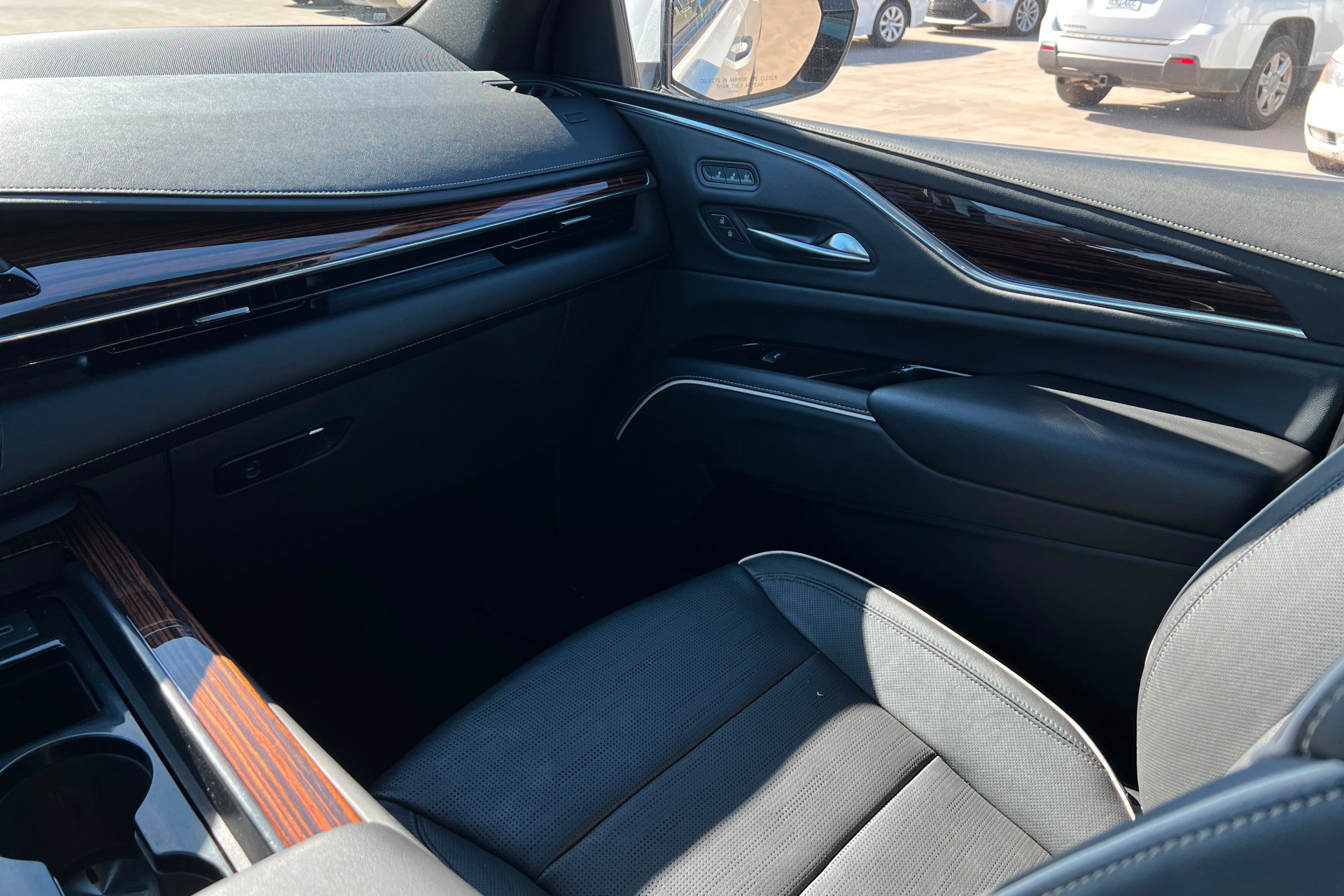 Used 2021 Cadillac Escalade Premium Luxury w/ Driver Assist Tech Package AWD/4WD image 11