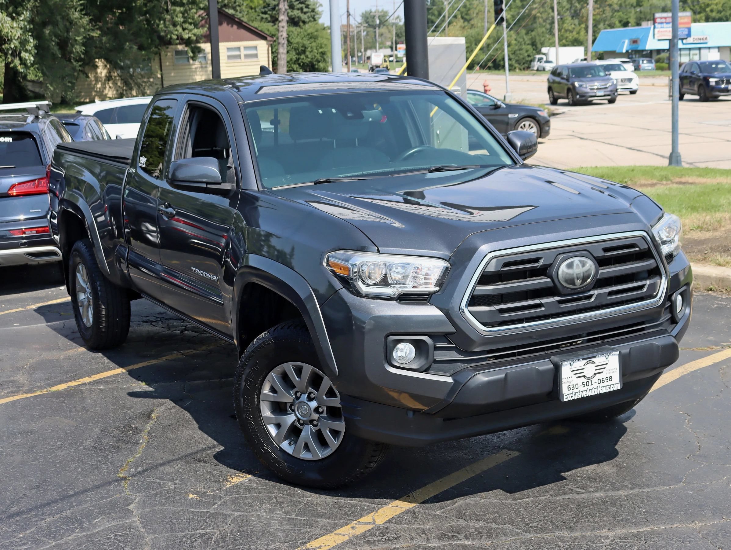 Used 2018 Toyota Tacoma SR5 AWD/4WD image 7
