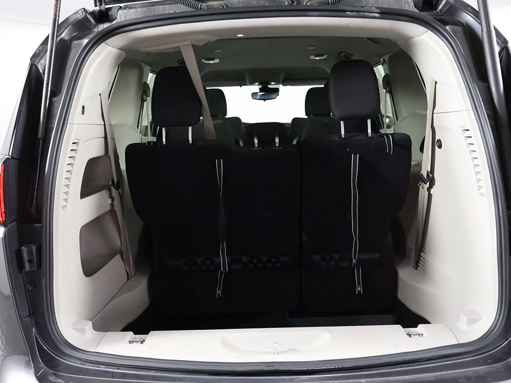 Used 2023 Chrysler Voyager LX FWD image 16