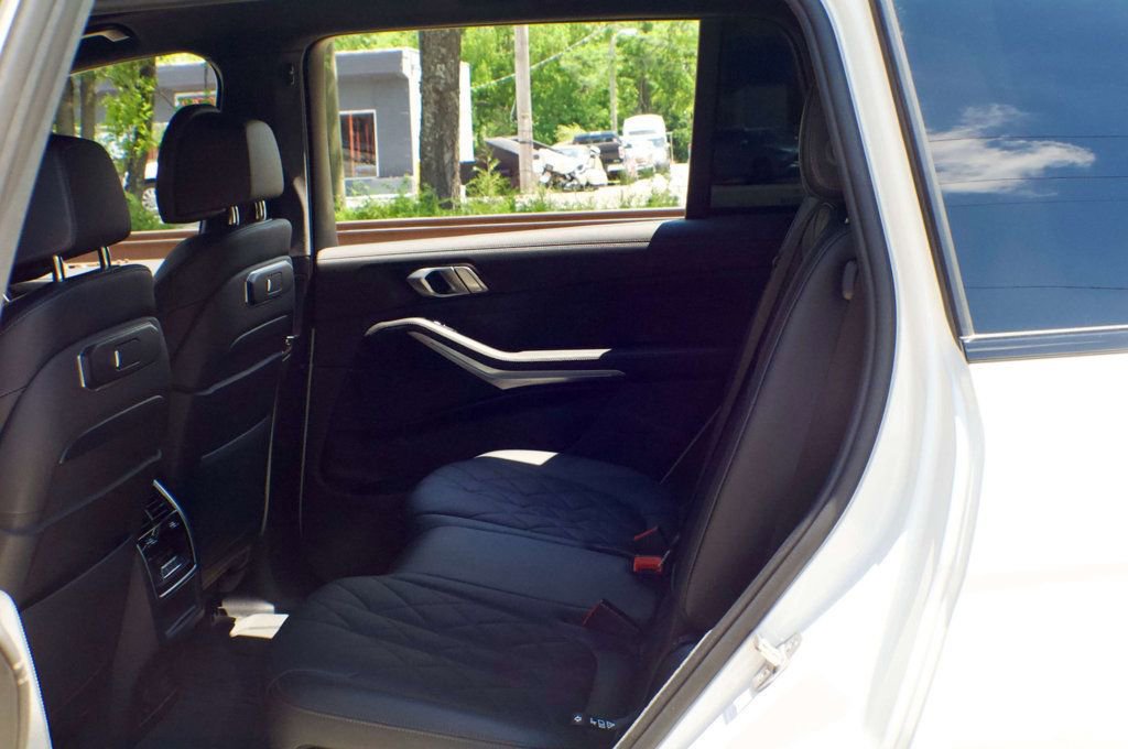 Used 2024 BMW X7 xDrive40i w/ M Sport Package AWD/4WD image 51