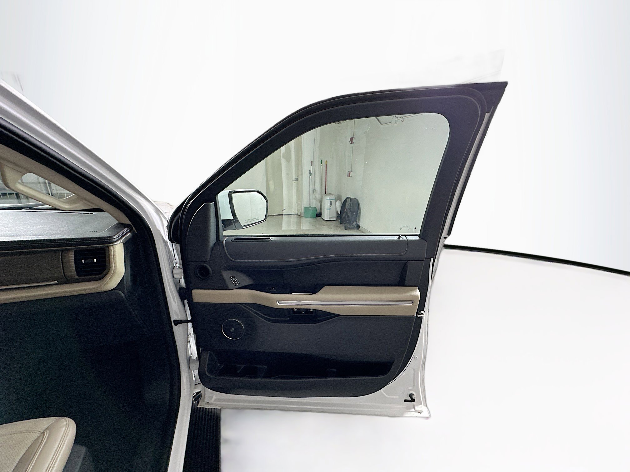 Used 2024 Ford Expedition Limited RWD image 35