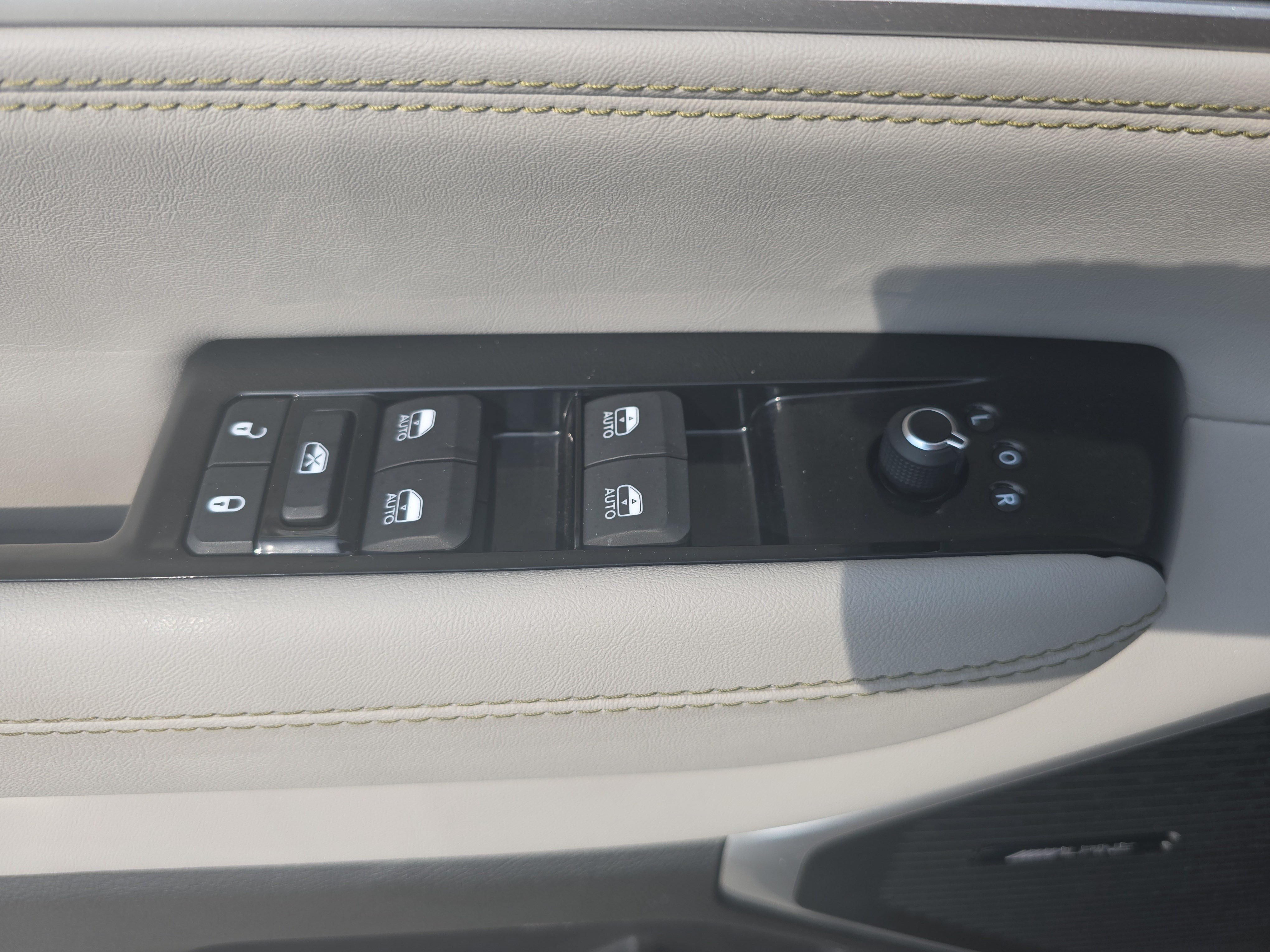 Used 2024 Jeep Wagoneer Series II AWD/4WD image 29