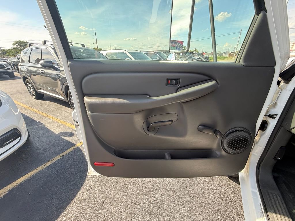 Used 2006 Chevrolet Silverado 3500 2WD Regular Cab w/ Heavy-Duty Power Package image 11