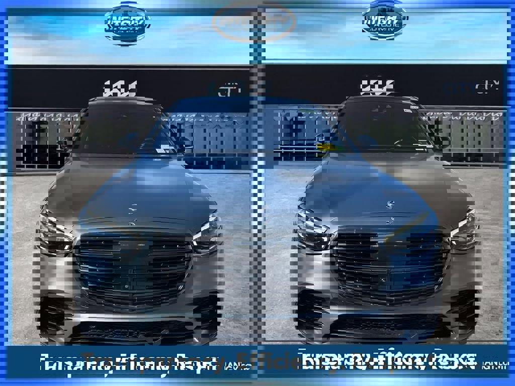 Used 2022 Mercedes-Benz S 580 S 580 4MATIC image 2