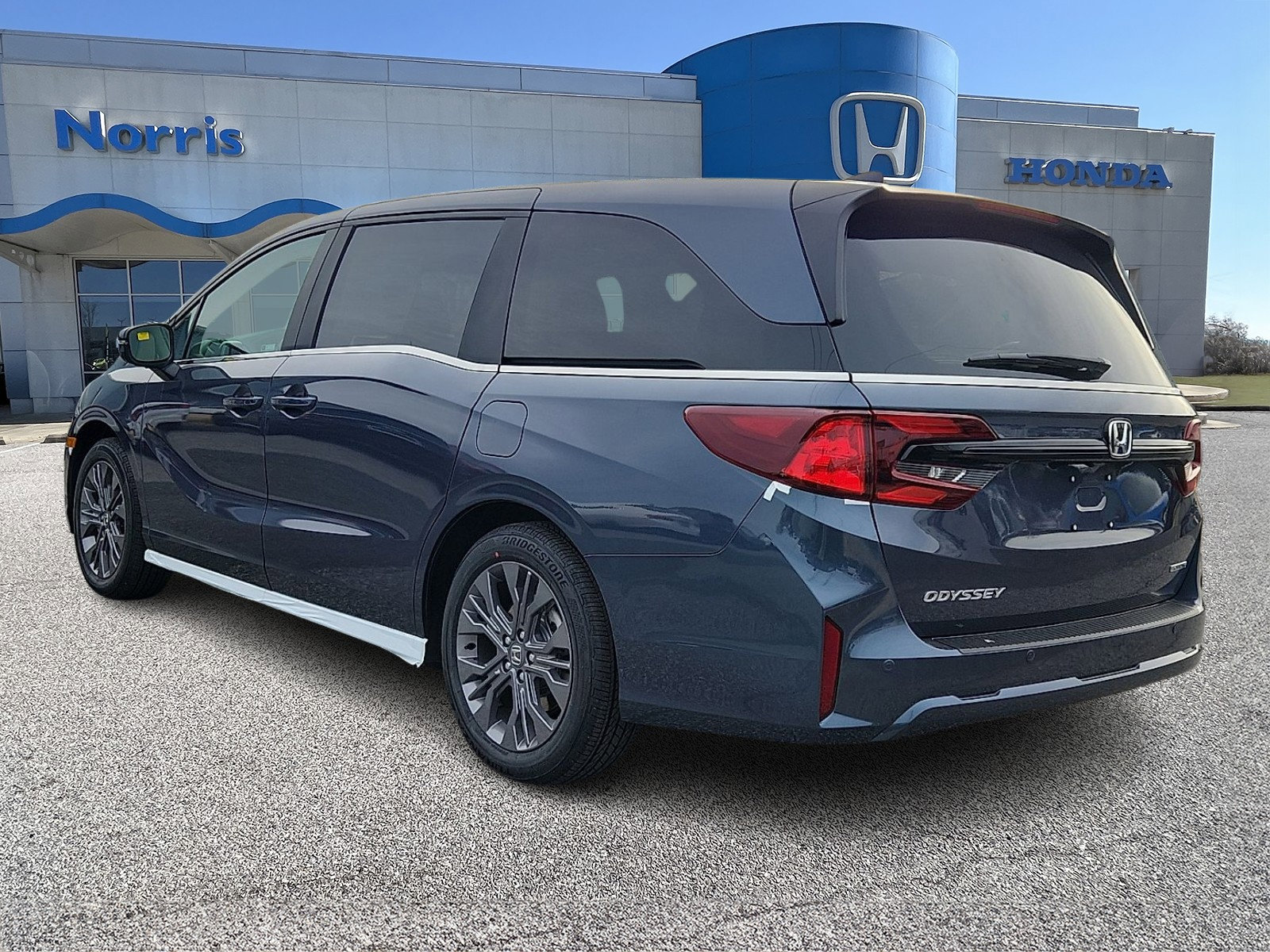 New 2026 Honda Odyssey Touring image 3