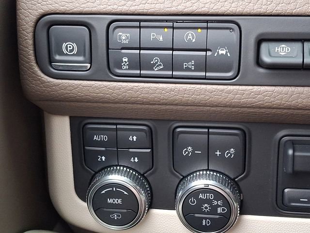 Used 2024 GMC Yukon Denali w/ Denali Reserve Package image 25