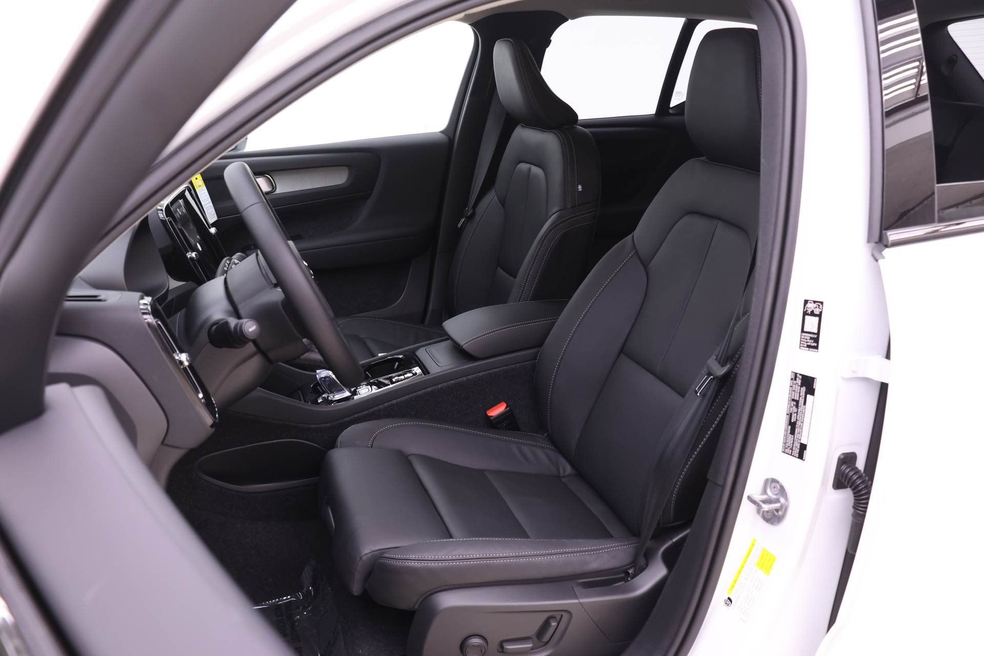 New 2026 Volvo XC40 B5 Plus w/ Protection Package Premier AWD/4WD image 7